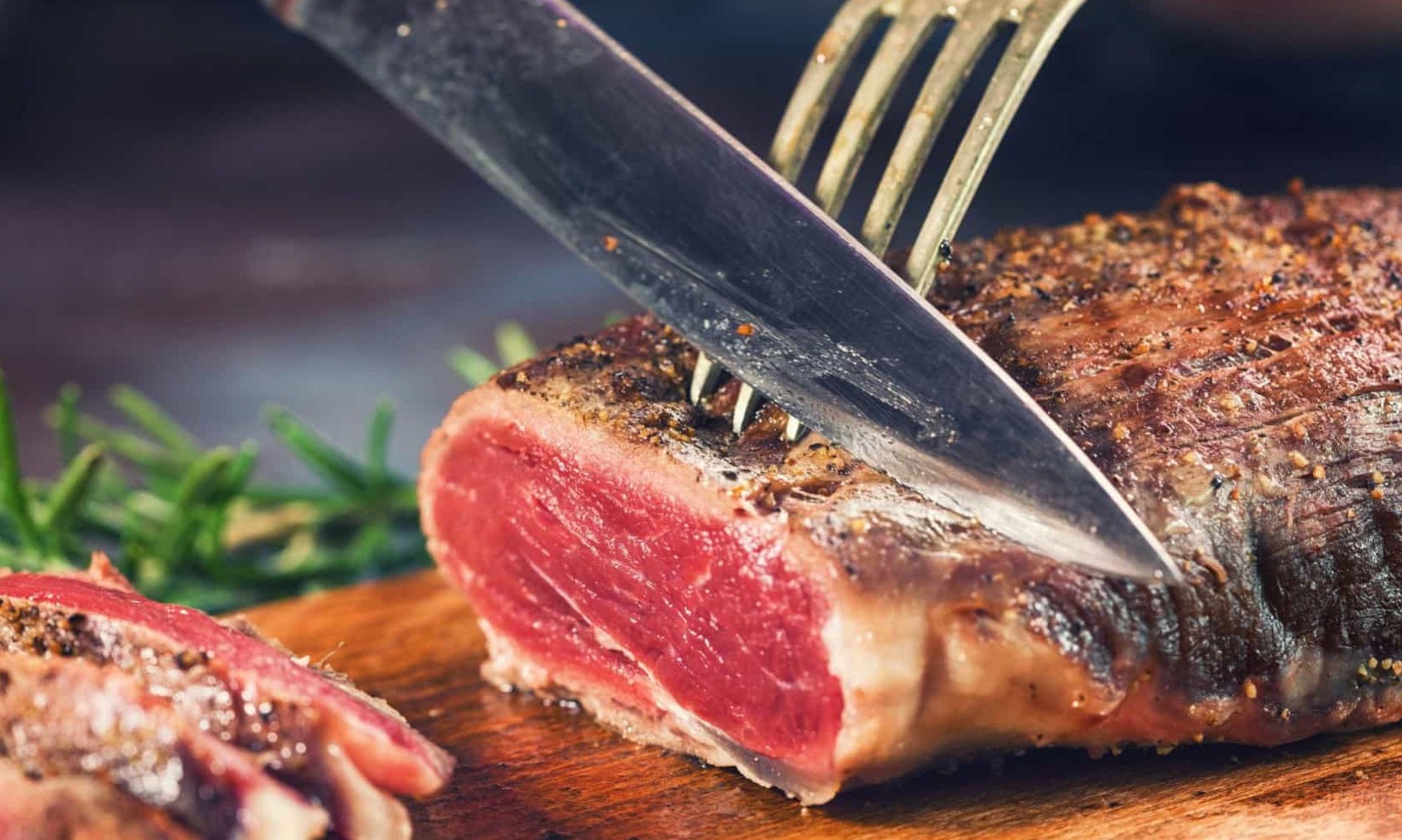 Três consequências de comer carne vermelha quase todos os dias. Veja