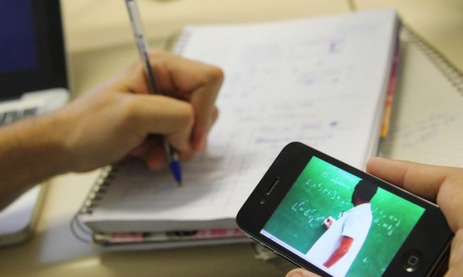 Graduação a distância: número de alunos sobe 378% em 10 anos no Brasil