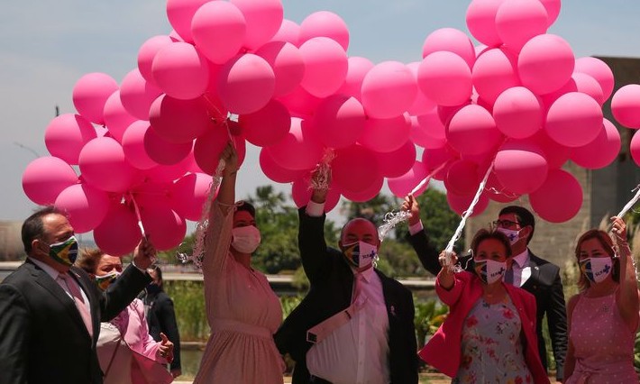 Campanha Outubro Rosa incentiva detecção do câncer de mama