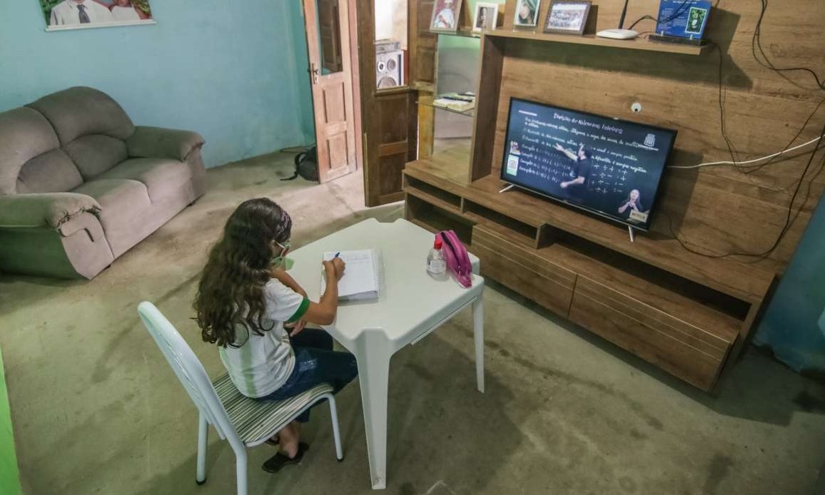 Alunos da rede municipal começam aulas pela TV Câmara nesta segunda, 09