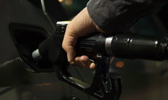 Preço médio da gasolina acumula alta de 14,69% desde maio no Brasil