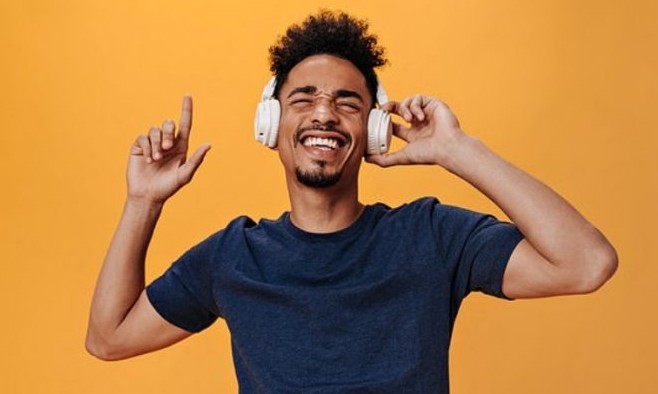 Ouvir música que ama arrepia e leva sobrecarga de prazer ao cérebro