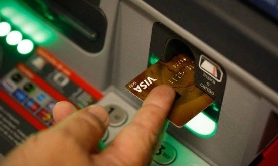 Fraudes com cartões de crédito e débito dobram; autoridades fazem alerta