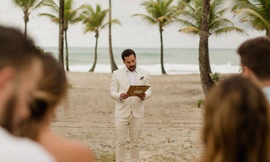 Homem decide casar consigo mesmo após término do noivado