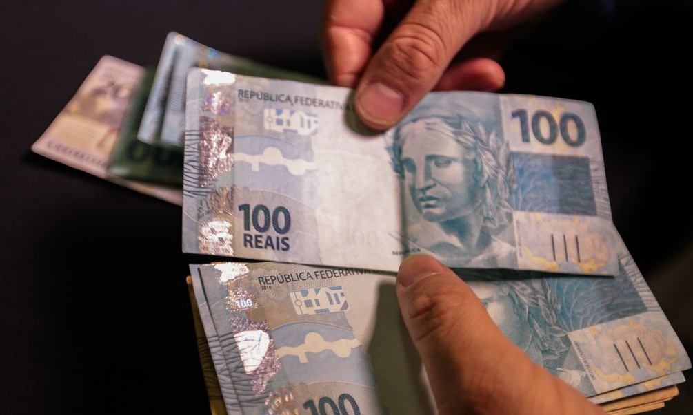 Trabalhador com jornada reduzida deve receber 13º salário e férias integrais