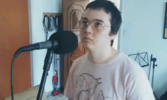 Conheça o cantor Matheus Cuelbas: jovem autista que viralizou nas redes sociais