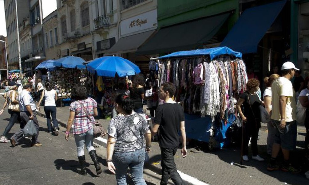 Ipea mostra que 40% dos informais pararam de trabalhar no 2º trimestre
