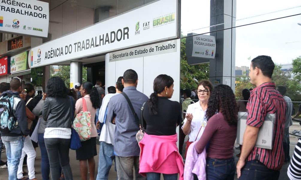 Seguro-desemprego: número de pedidos cai 16,9% em outubro