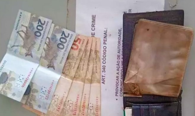 Honestidade: caminhoneiro acha carteira com salário de trabalhador e…