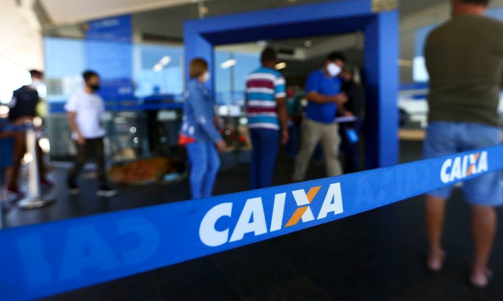 Auxílio emergencial e FGTS: Caixa abre agência de Franca para pagamento