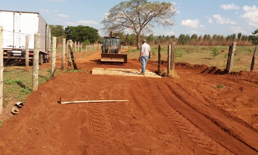Colocação de mata burros melhoram tráfego na zona rural de Franca