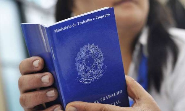 Quase 95% das empresas no Brasil adotaram redução salarial para contornar crise