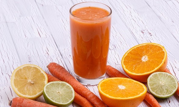 Quer emagrecer? Então aposte tudo neste suco detox de cenoura e limão