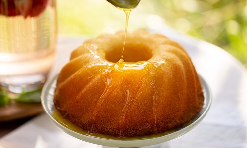 Que tal um bolo de iogurte e laranja para incrementar o seu lanche? Veja receita
