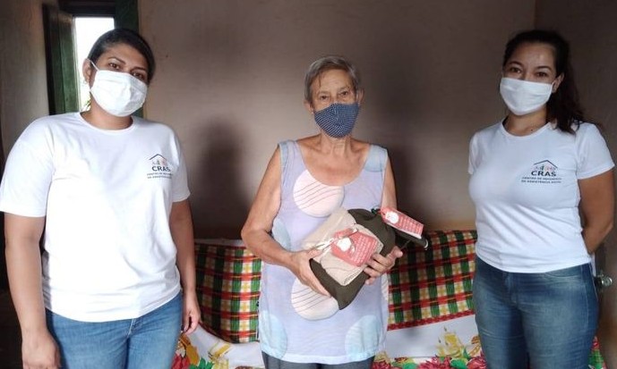 CRAS visita as famílias de Claraval (MG) e entrega brindes de final de ano