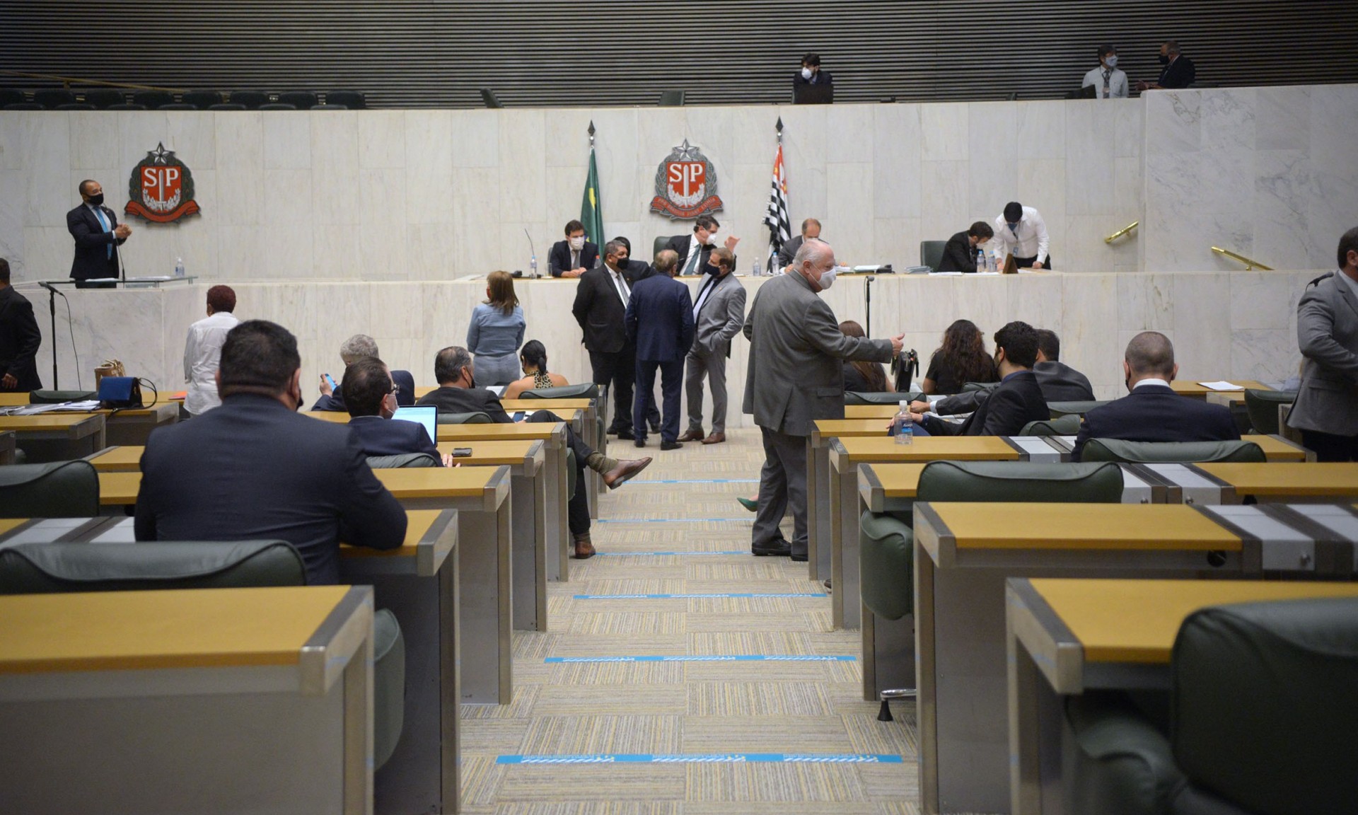 Deputados aprovam texto base da Lei Orçamentária Anual para 2021