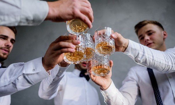 Bebida alcoólica: saiba quais cuidados tomar nas festas de fim de ano