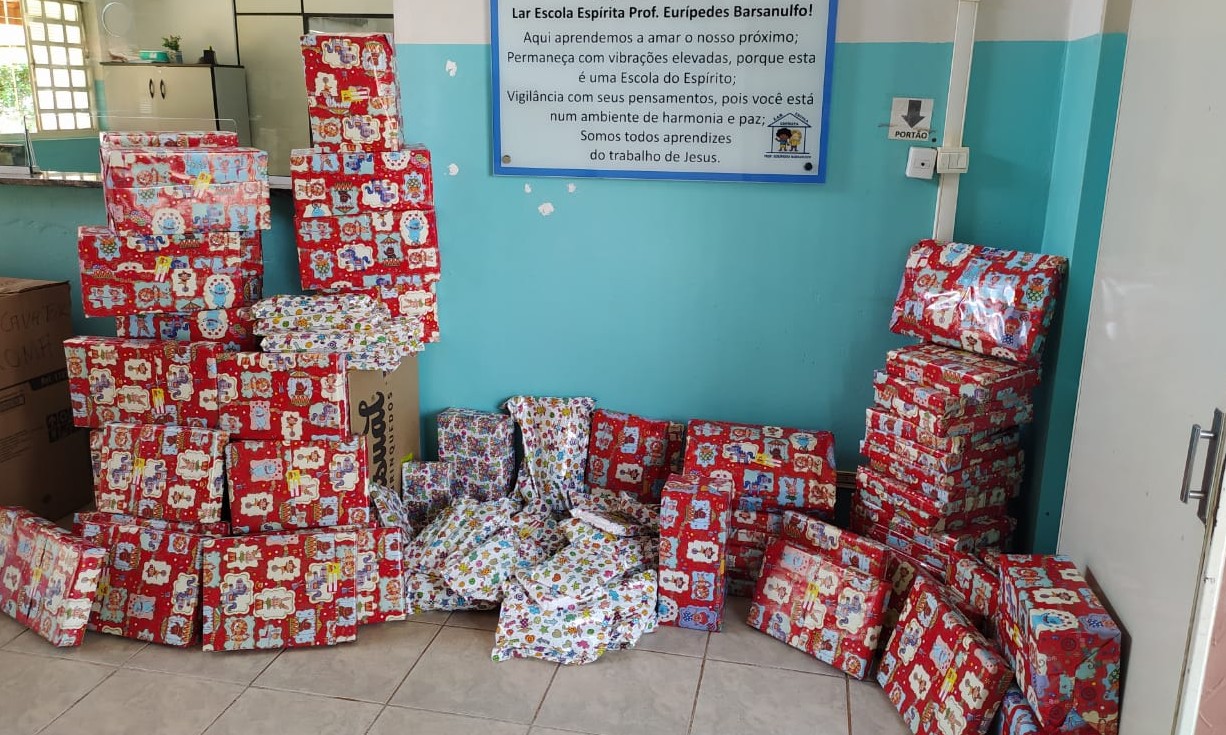 Entrevias está entregando brinquedos e cestas de Natal para entidades sociais