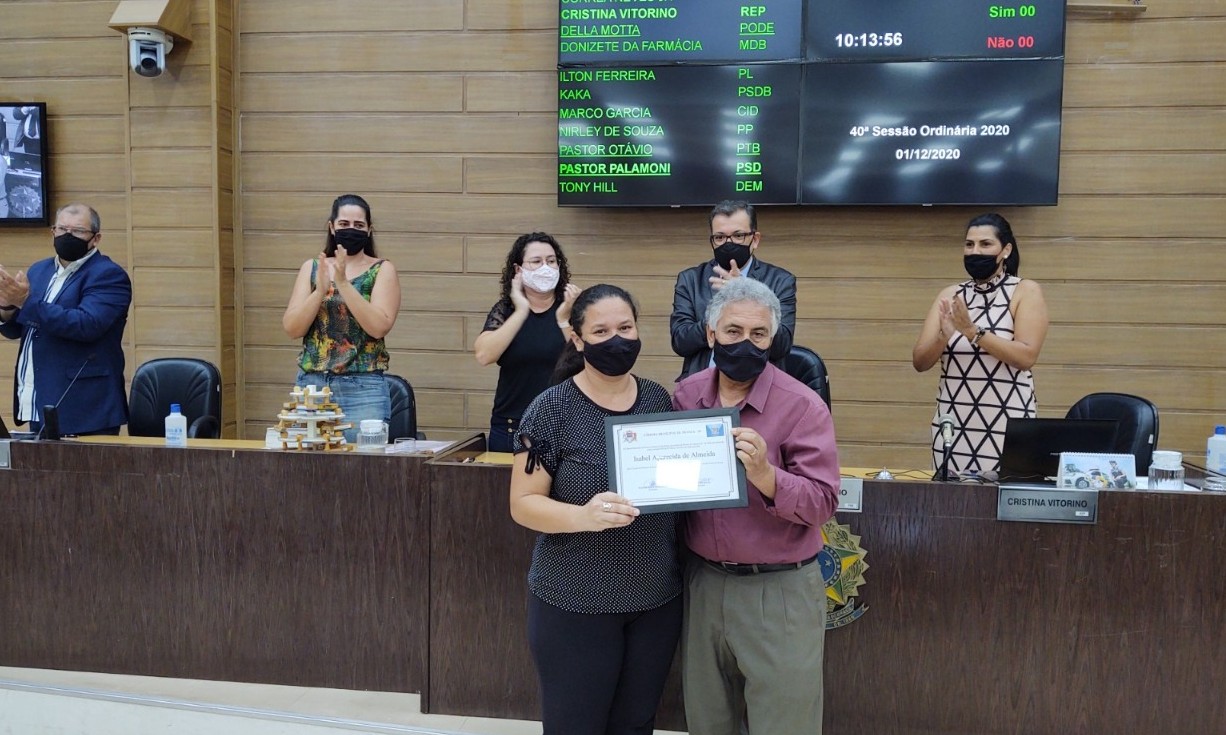 Na despedida da Câmara, Nirley presta homenagem a sua assessora