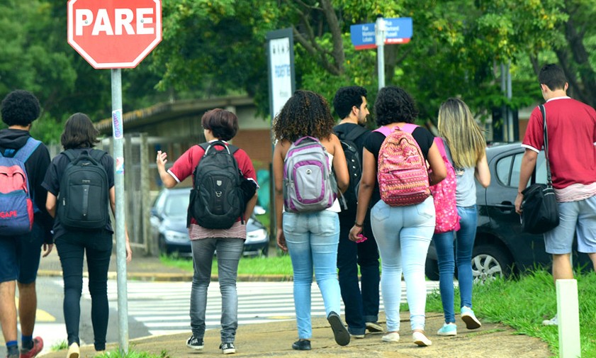 Adolescentes têm piora na alimentação e aprendizado durante pandemia