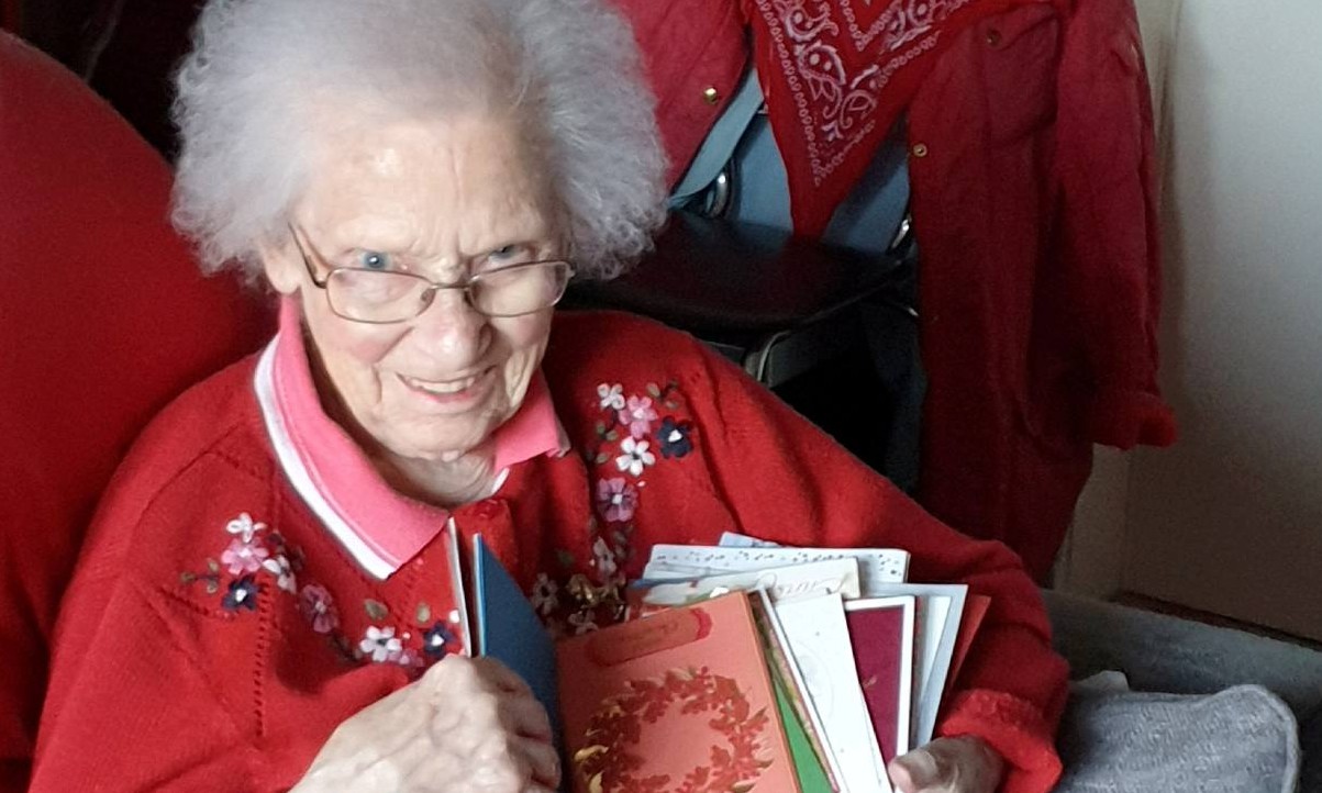 Vovó solitária recebe mais de 1.000 cartões de Natal de todo o mundo. Veja aqui