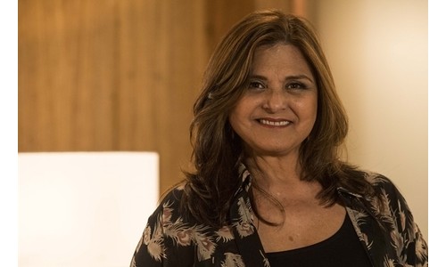 Elizângela revolta web ao comparar vacinação contra coronavírus a estupro