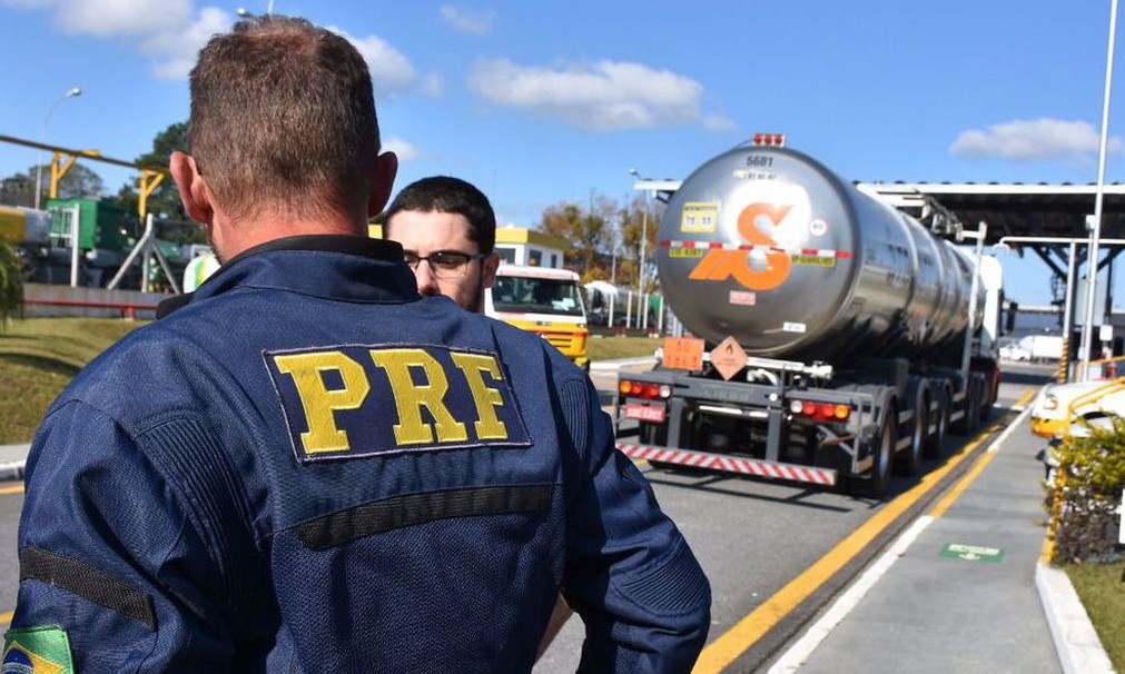 PRF faz operação ‘Desvio de Rota’ contra sonegação fiscal na venda de etanol