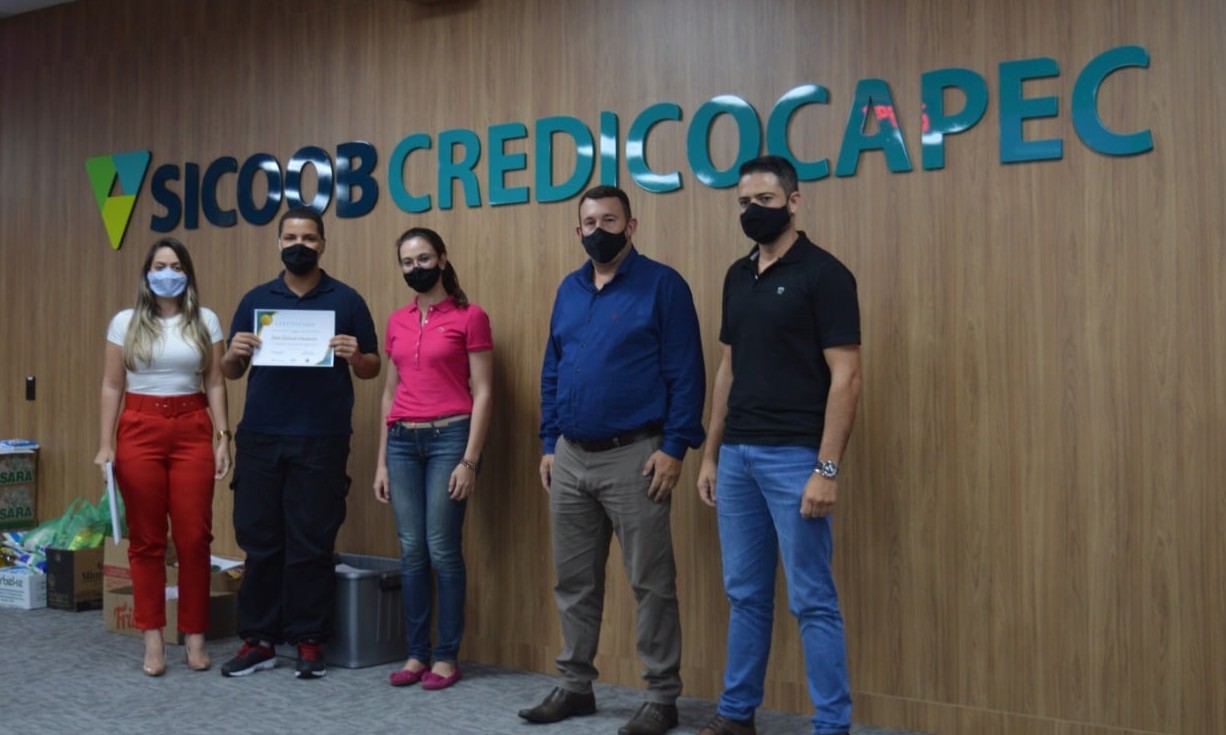 Claraval qualifica pessoas no curso "descomplique" realizado gratuitamente