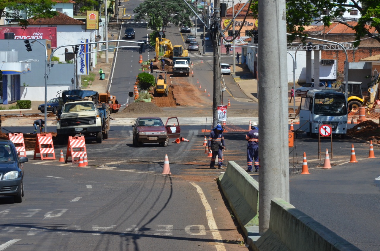Alexandre Ferreira publica edital para resolver obras na rotatória da Champagnat