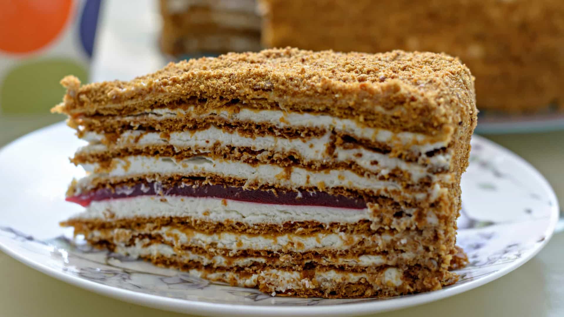 Qualquer um pode fazer este delicioso bolo cremoso de bolacha Maria tradicional