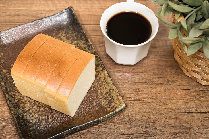 Aprenda a fazer um bolo fofo de manteiga, um clássico simplesmente delicioso