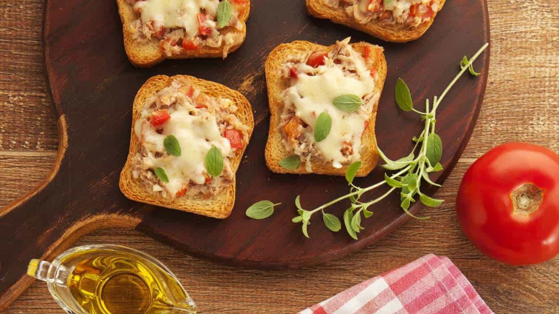Fácil, rápida e gostosa: aprenda como fazer uma receita de minipizza light de atum