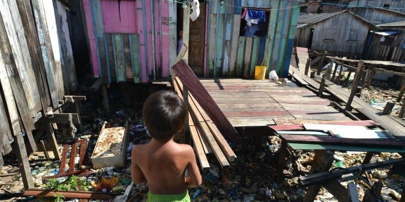 Pobreza extrema no Brasil é maior em janeiro do que no começo da década passada