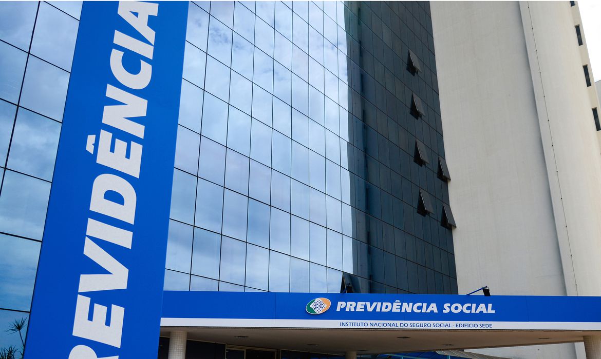 Governo suspende até março exigência de prova de vida de aposentados federais
