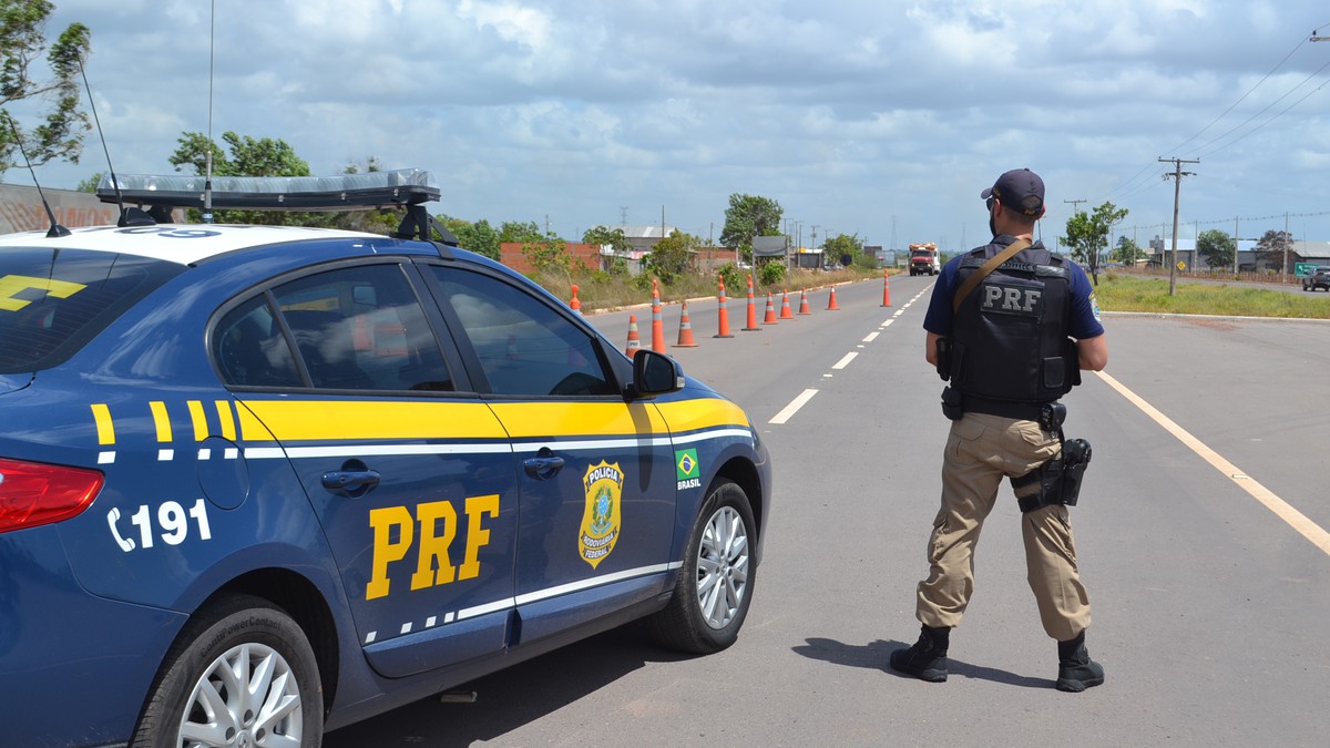 Concurso PRF 2021 é divulgado: 1.500 vagas de policial e salário de até R$10.357,88