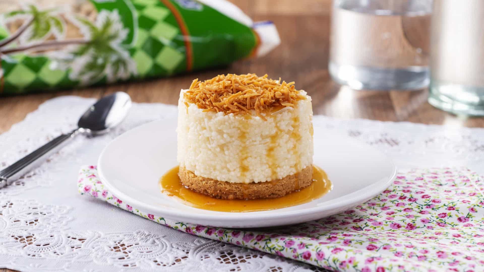 Aprenda a fazer um delicioso pudim de tapioca com base de biscoito coquinho