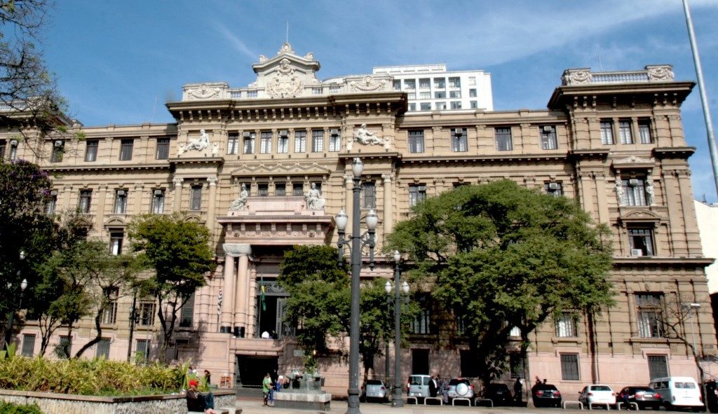 Advogado que ofendeu Promotora em tribunal responderá por homofobia