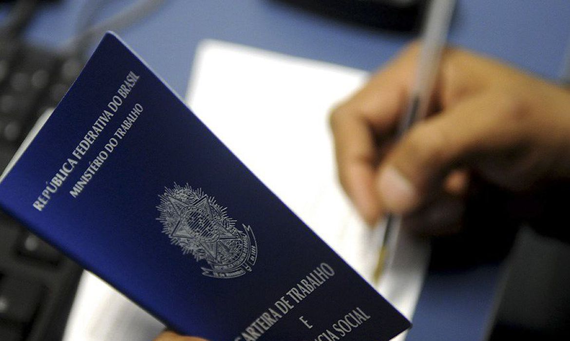 Brasil fecha 2020 com quase 14 milhões de desempregados, aponta pesquisa do IBGE