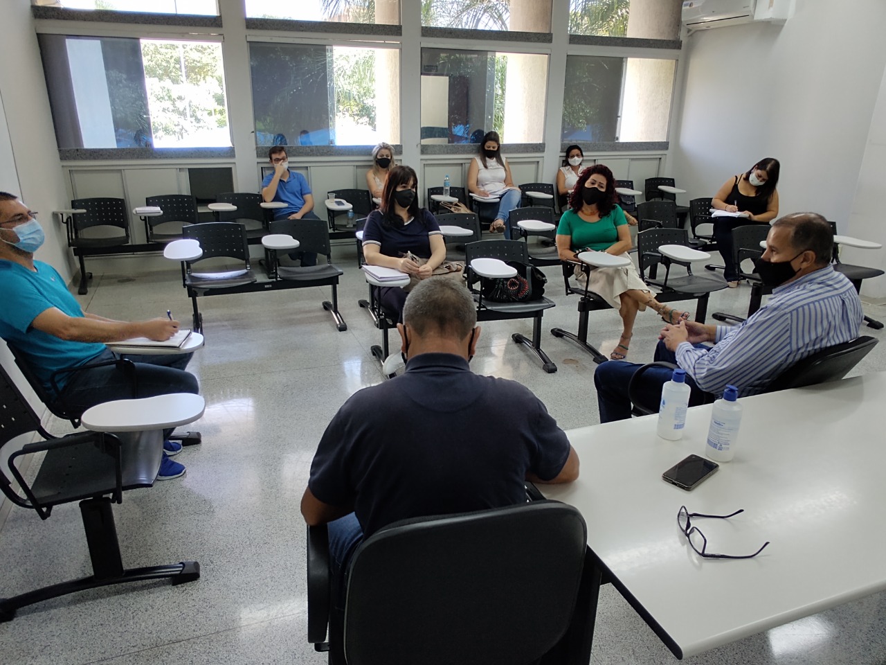 Comissão da Educação recebe representantes da área e define reuniões mensais