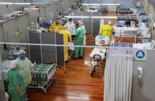 Explosão de internações e filas por UTI viram rotina pelo país no auge da pandemia - Jornal da Franca