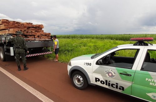 Transporte de madeiras recebe fiscalização da Ambiental na região de Franca - Jornal da Franca