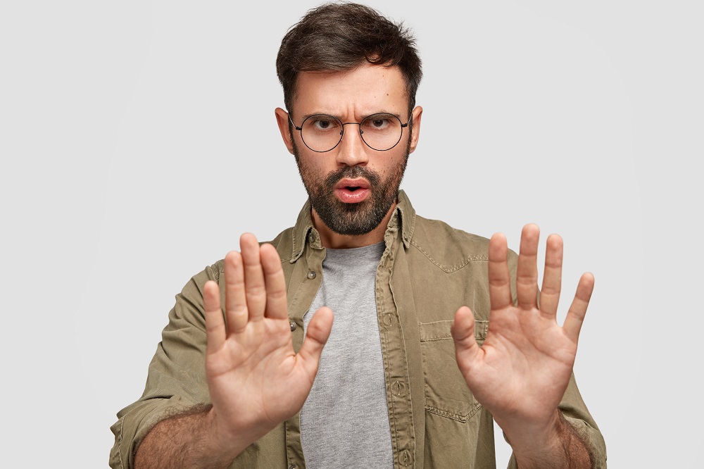 Não é loucura! Saiba porque algumas pessoas falam sozinhas (e em voz alta)