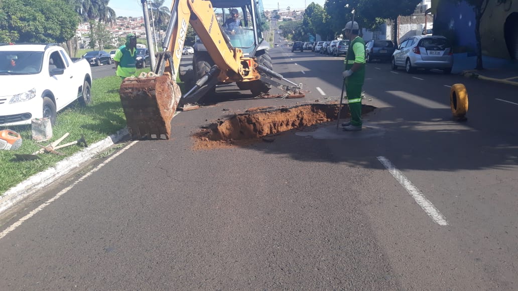 Manutenção em galerias do bairro Jardim Piratininga