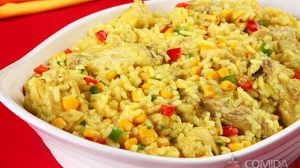 Que tal uma deliciosa galinhada para o domingo da família? Aprenda a fazer aqui