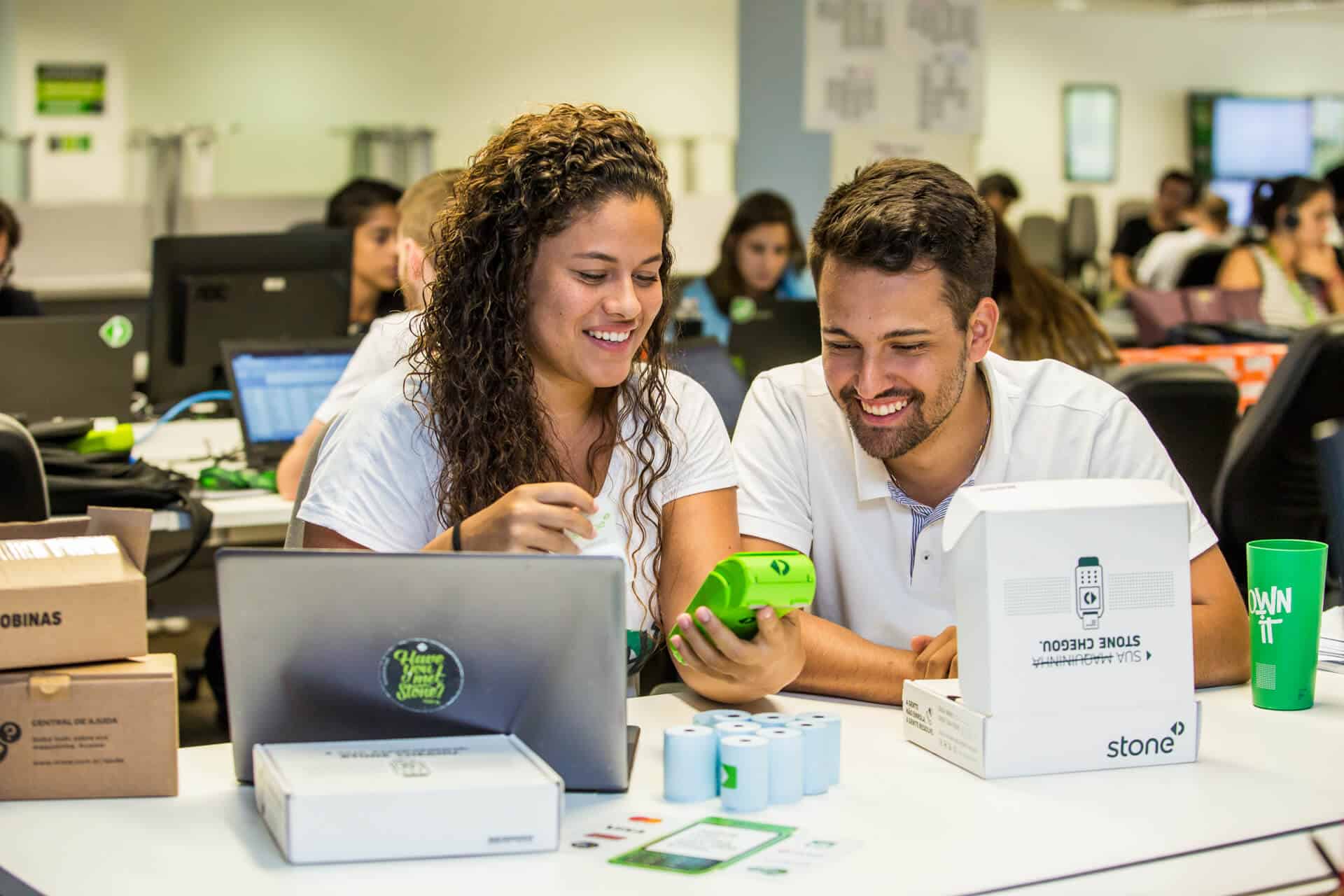 Com processo seletivo todo digital, Stone abre vagas de emprego em Franca. Veja