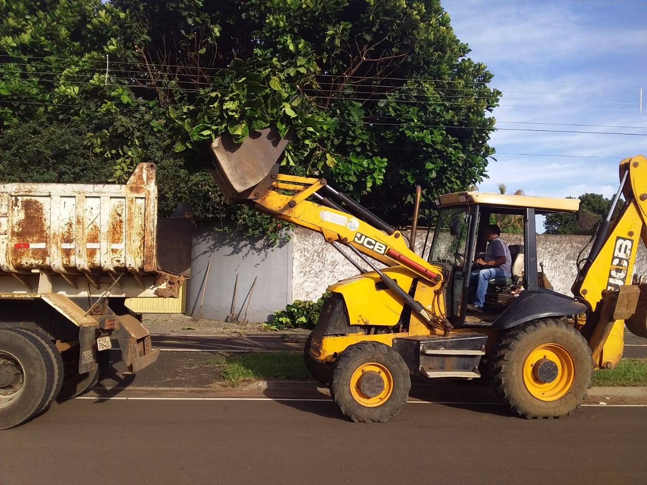 Cristais Paulista faz manutenção das estradas do município para atender produtores