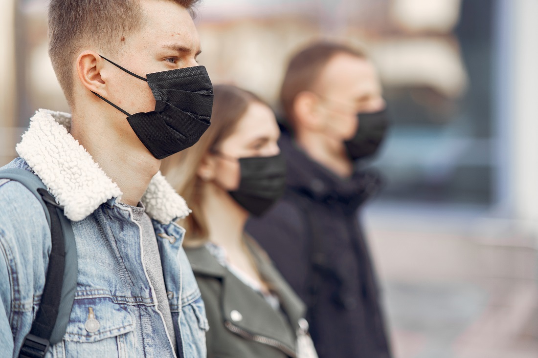 Uso de máscara em locais públicos volta a ser obrigatório