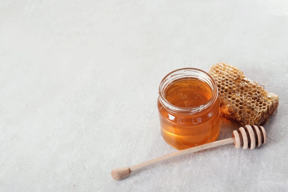 O mel traz diversos benefícios para a saúde, mas é preciso cuidado no seu consumo