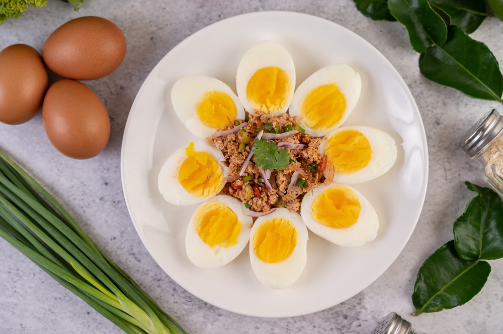 Conheça algumas dicas de chef para preparar o ovo cozido perfeito É fácil!