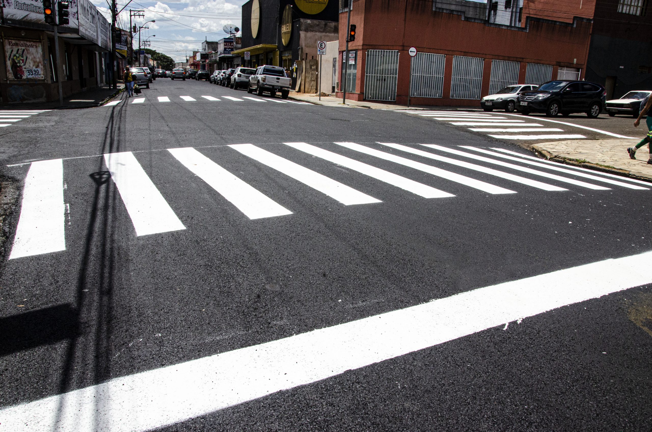 Sinalização horizontal no cruzamento com a rua Francisco Marques
